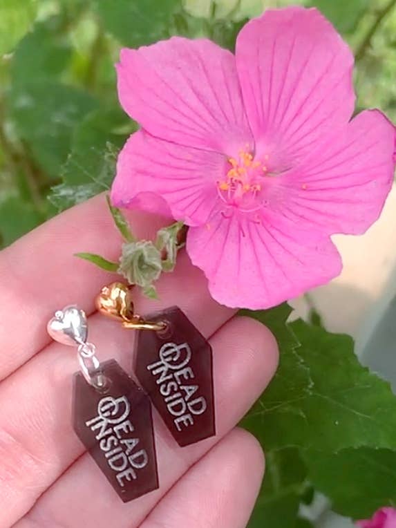 Boucle d'oreilles Dead pour la vente par Happy Little Hippie