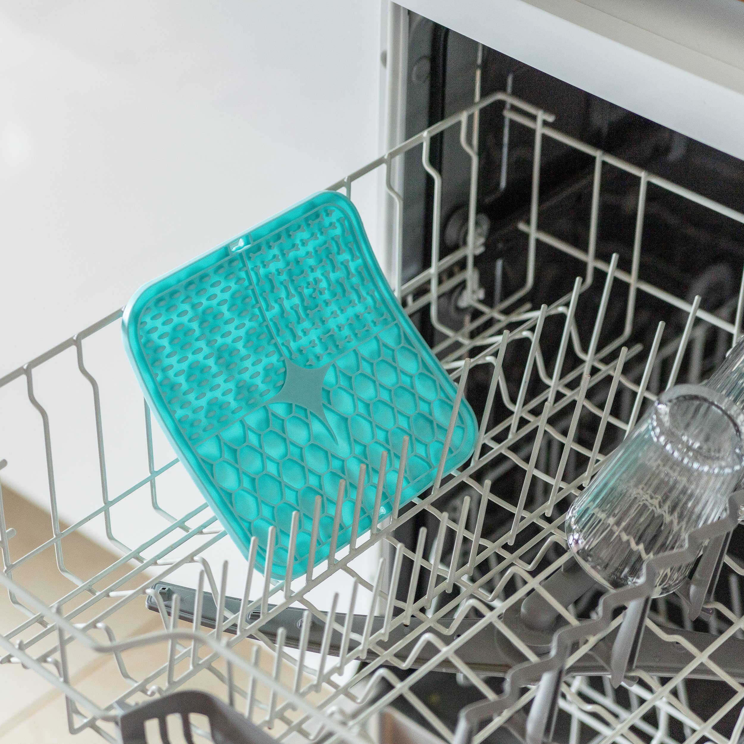 Park Life Designs – wholesale Pet food mat – Dog – Calming Lick Mat28