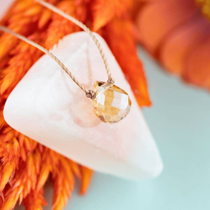 SoulKu - Wholesale Pendant/Charm Necklace - Golden Glow Mystic Crystal Necklace for Cool Mom