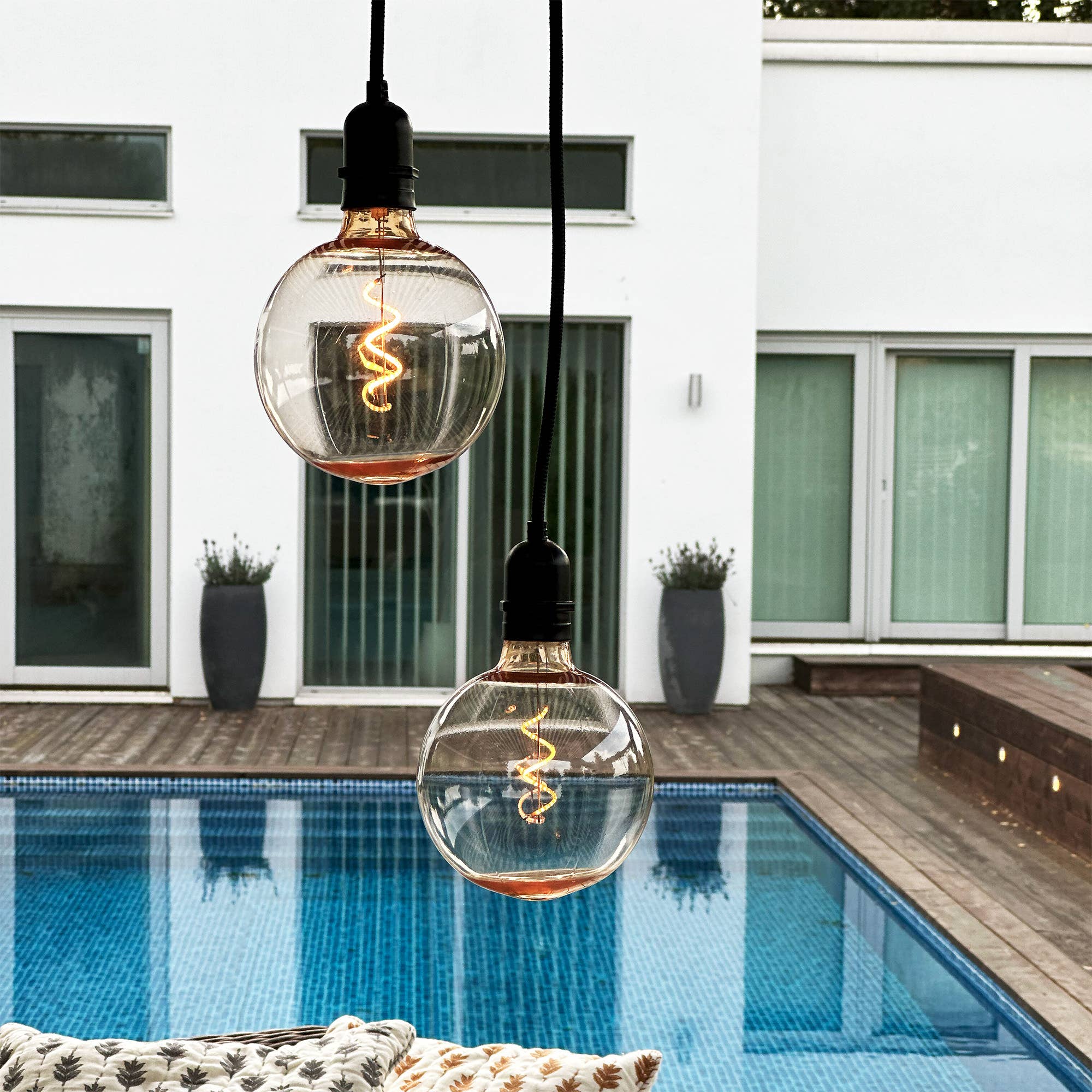 LightsOn - Vendita all'ingrosso Luce per esterni/da giardino - Lampadina DecoBulb XL vintage con cupola ramata resistente alle intemperie da 12 cm3