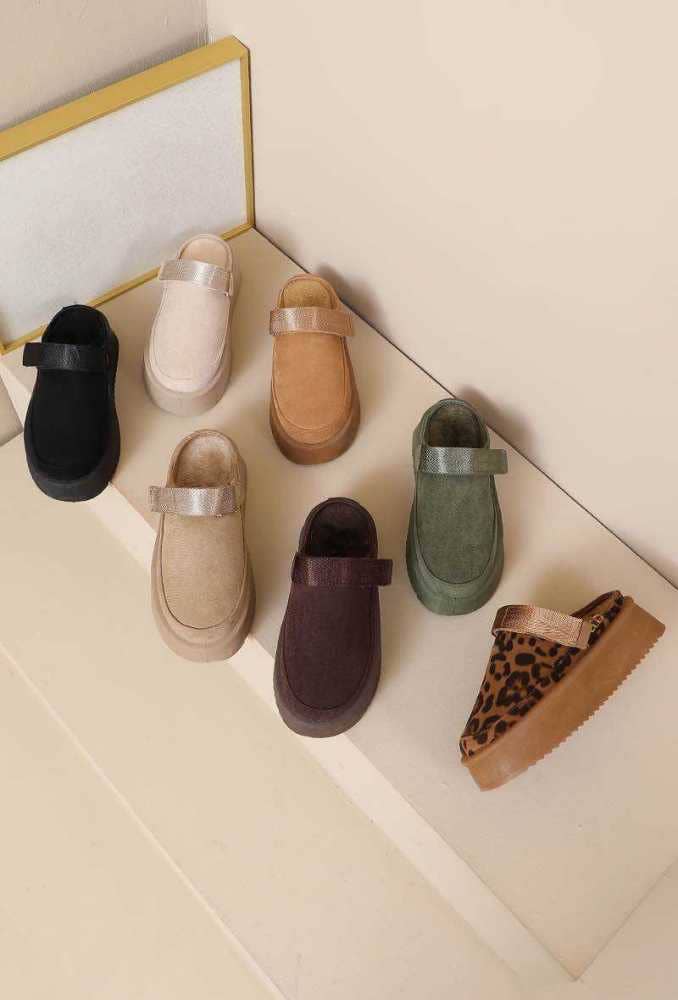 Joia Paris - Wholesale Clogs - Women's - Fur wedge clog with adjustable straps RU-168