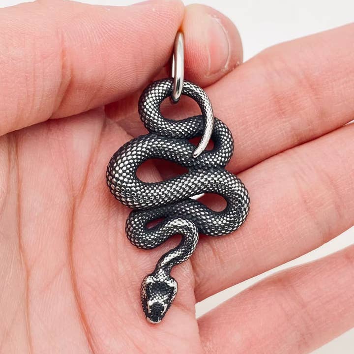 Colgante de acero inoxidable con forma de serpiente ennegrecida - MJ/MNP para venta al por mayor de Mio Queena