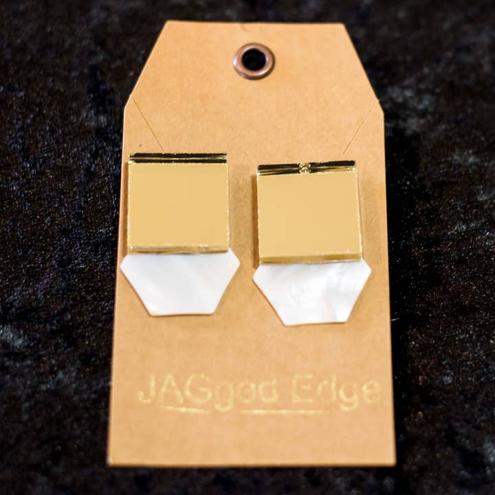 Orecchini in oro e bianco per la vendita all'ingrosso da parte di JAG/ged Edge Jewelry