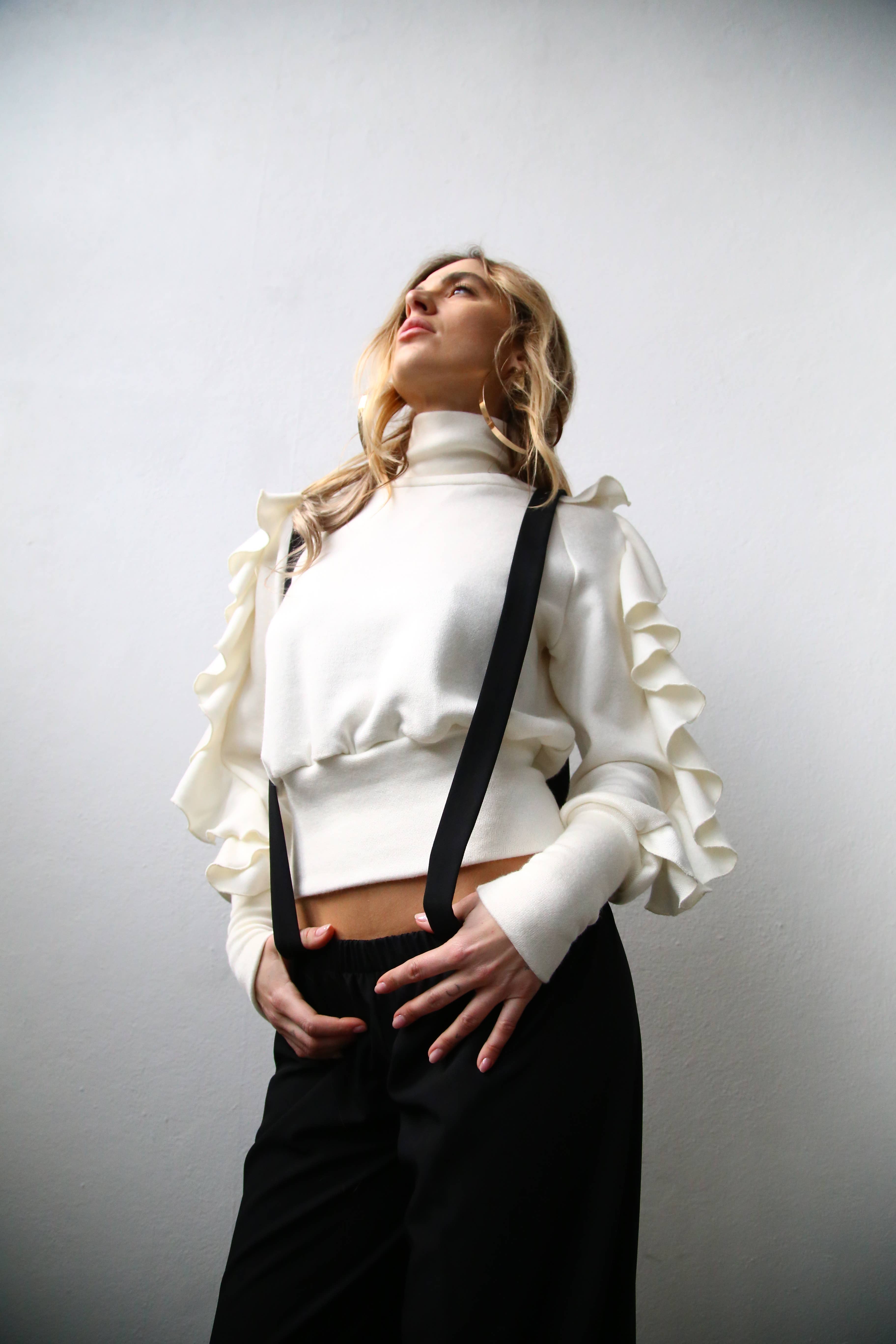 Vit Oslo raglantröja med volangärmar och polo, vit för wholesale på Faire3