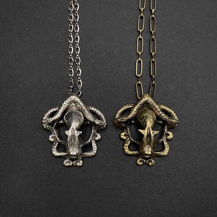 Collana Medusa in ottone e argento sterling per la vendita all'ingrosso da parte di Miyu Decay