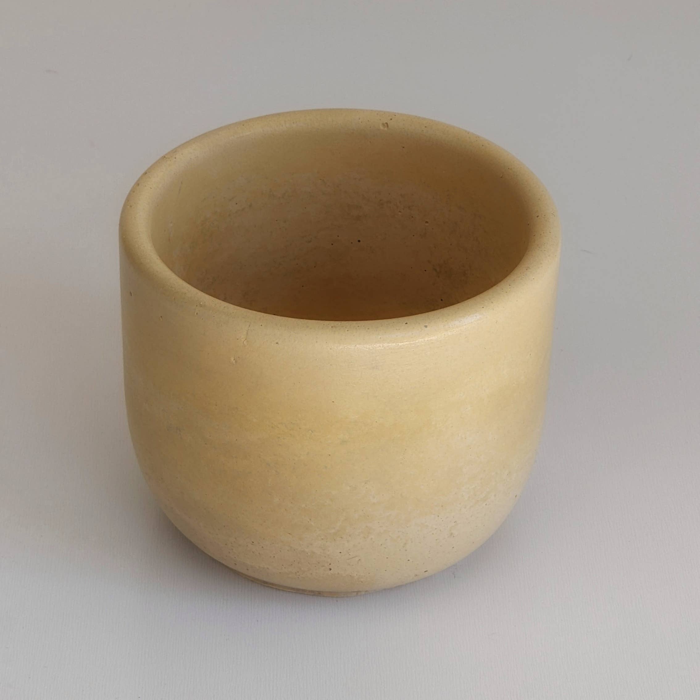 Knoll Glen - Wholesale Plant Pot - Teacup Concrete Plant Pot with drainage hole4