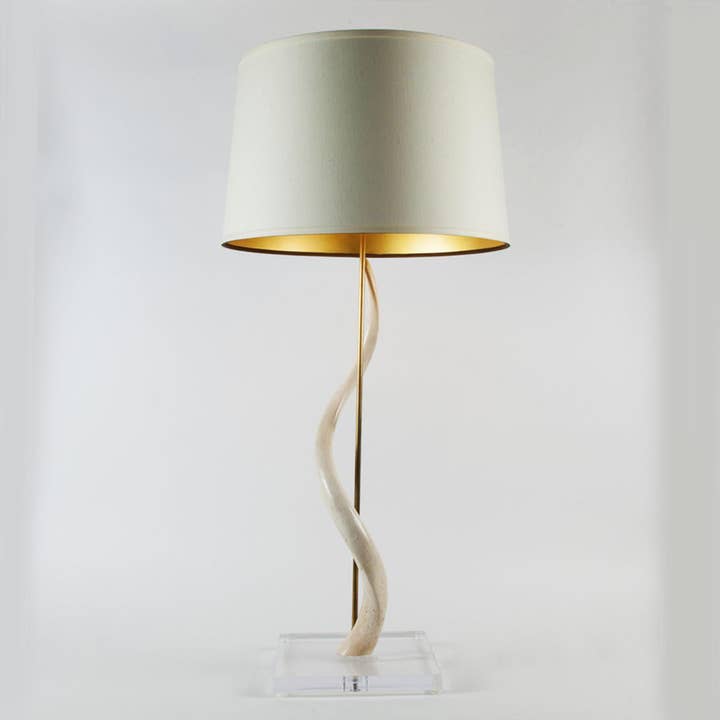 Lampada da tavolo interna in acrilico bianco Kudu per la vendita all'ingrosso da parte di OUTPOST ORIGINAL