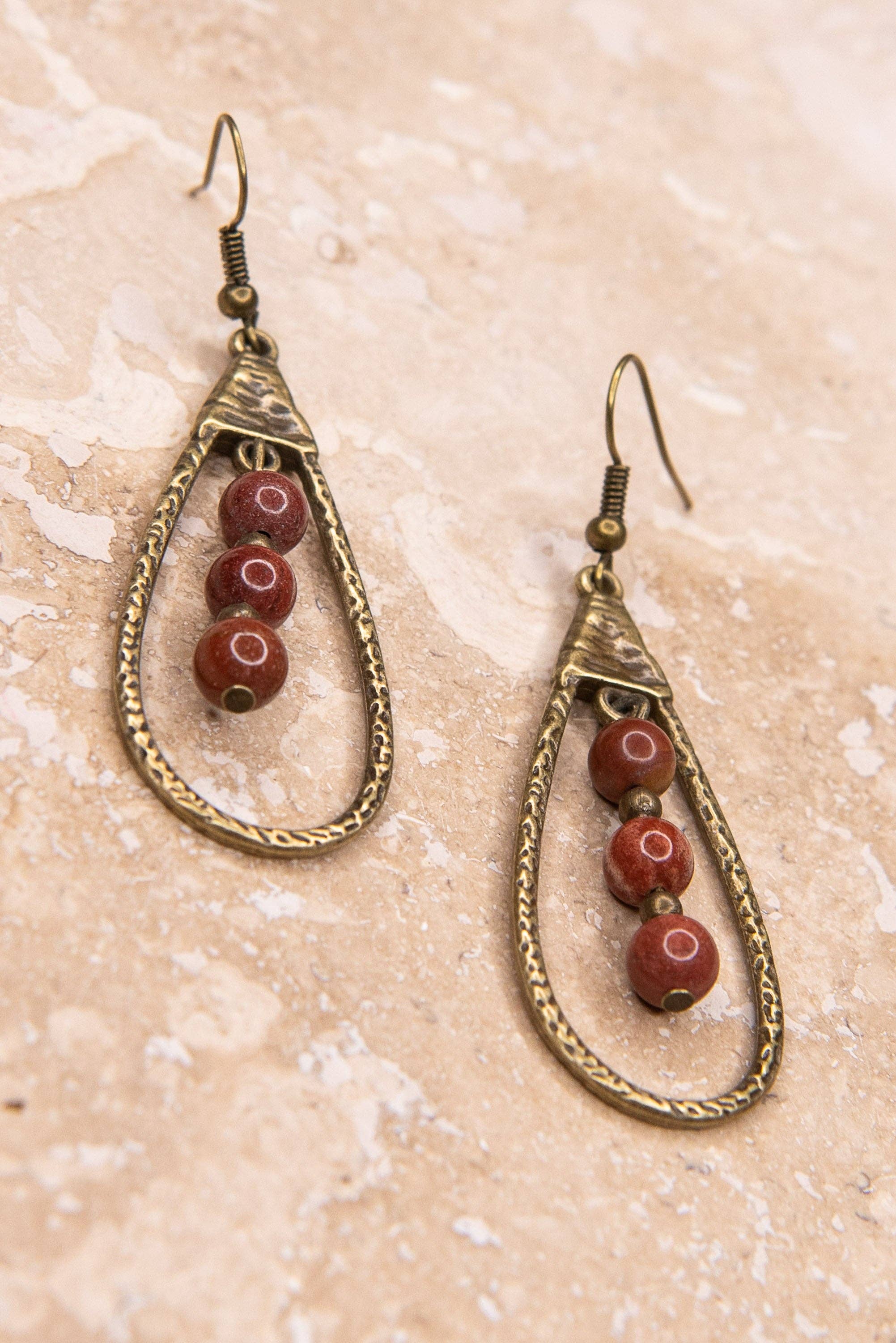 Dylan Designs - Vente Boucles d'oreilles pendantes - Boucles d'oreilles Sherri en rouge3