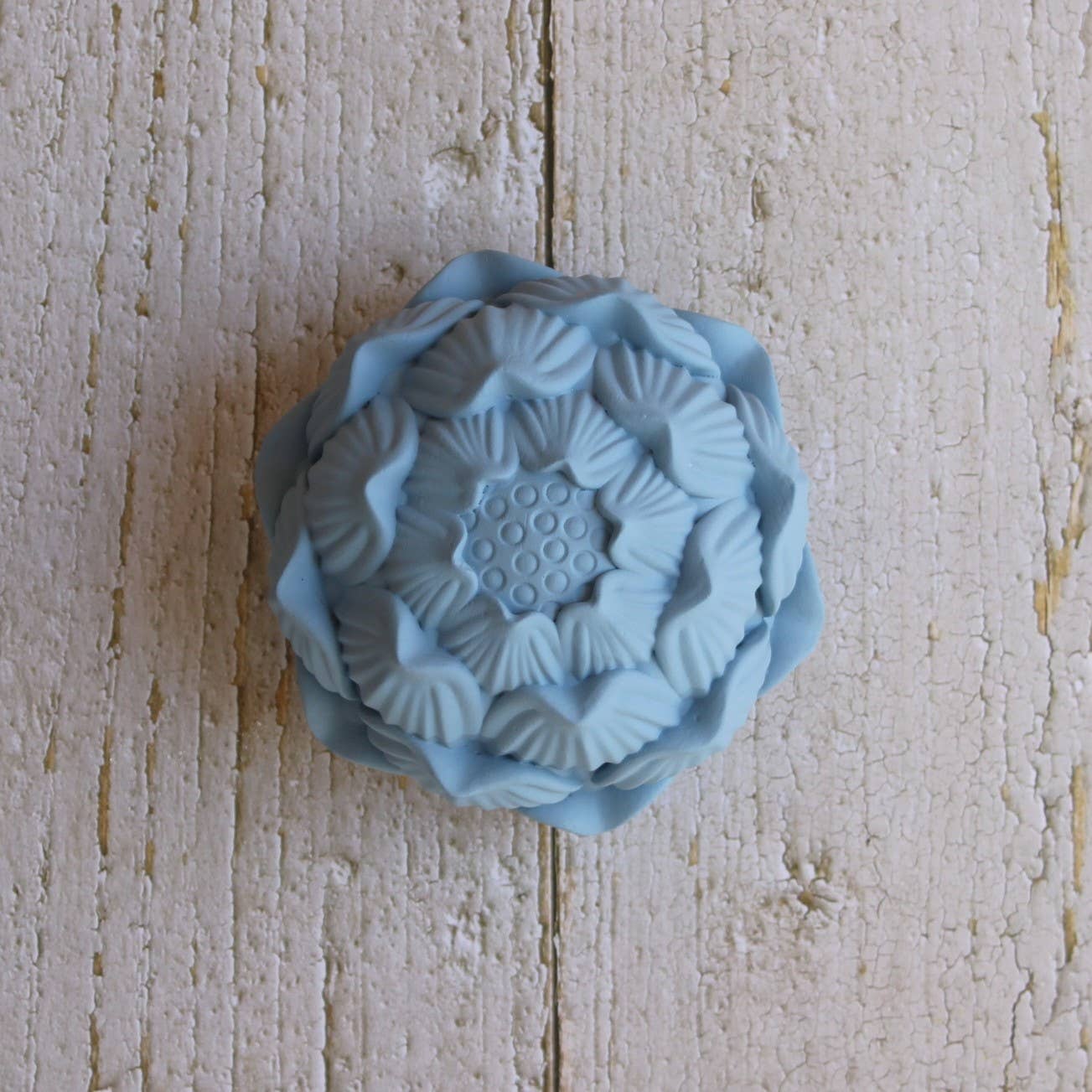 44 - Quarenta44Quatro - Wholesale Decorative Tabletop Object - Flor de Lótus de Gesso2