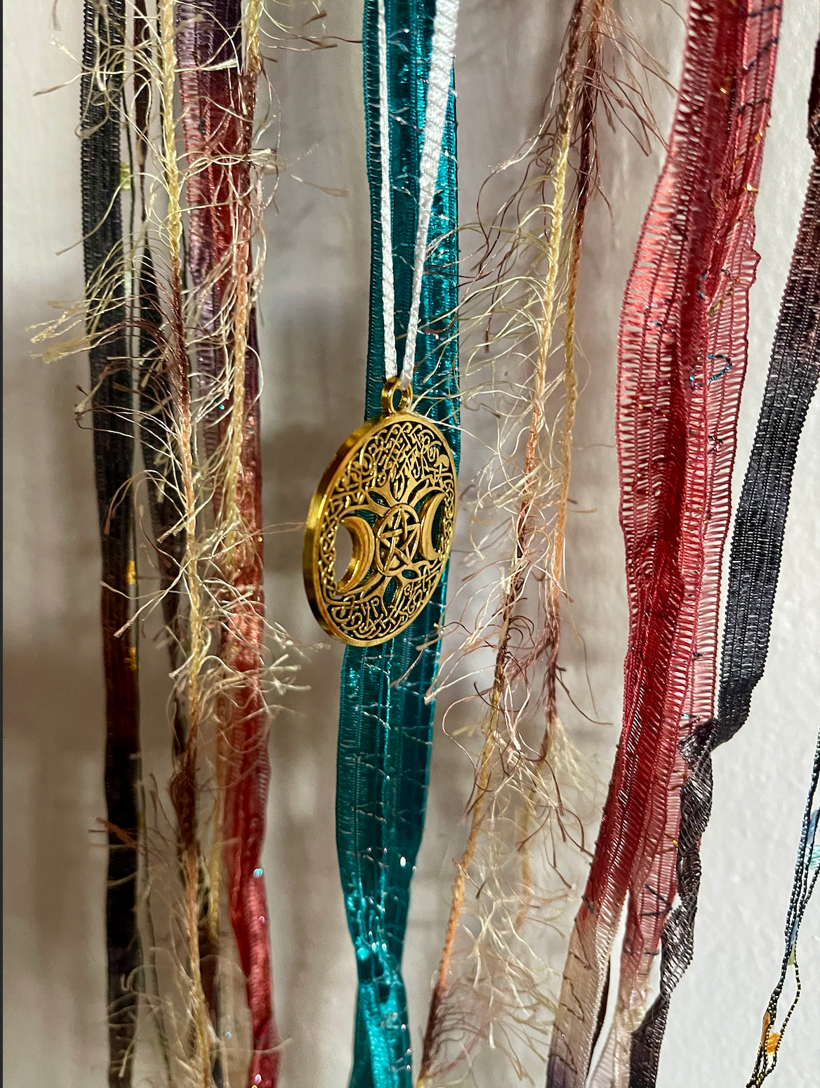 Bodhi Leaf Market - Venta al por mayor Artículo de meditación - Pandereta Decorativa de Pared Charmed Practical Magic de 6"4