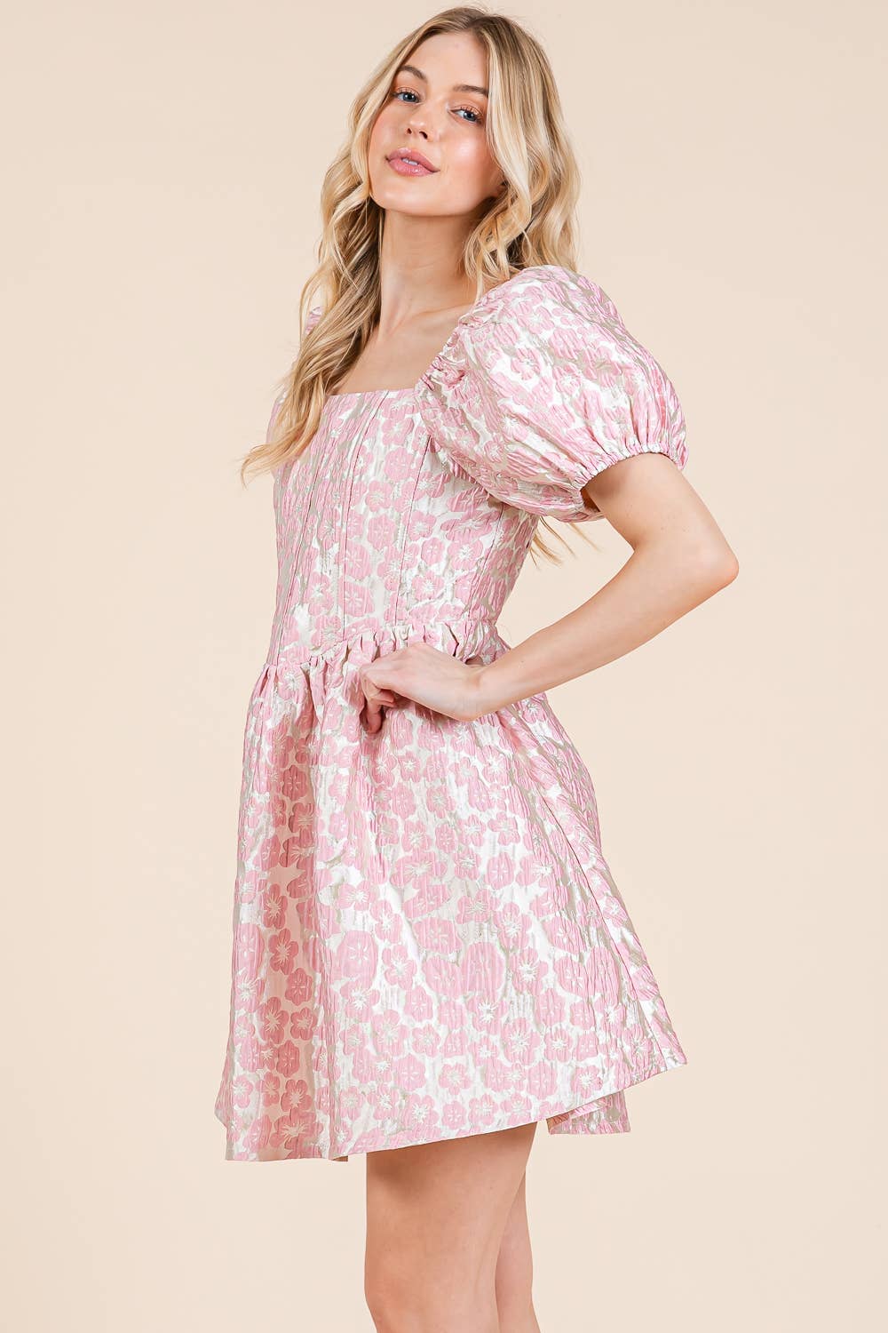 GeeGee x Lovelo – Großhandel Kleid – Damen – Jacquard-Minikleid mit Blumenmuster, MD5150317