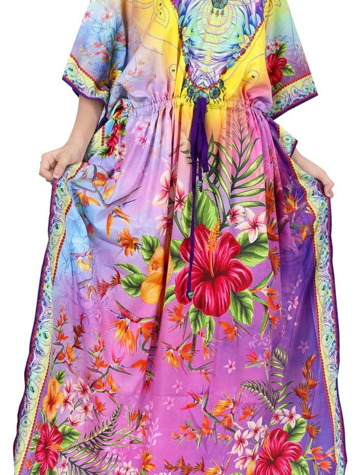Caftan Spring Sun pour femmes avec fleurs d'hibiscus pour la vente par Happy Bay / La Leela