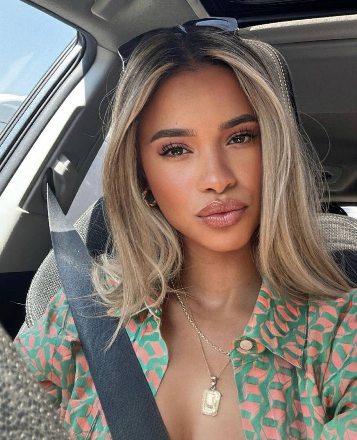 Kismet Showroom - Venta al por mayor Collares con colgantes/abalorios - Collar Inicial Miel11