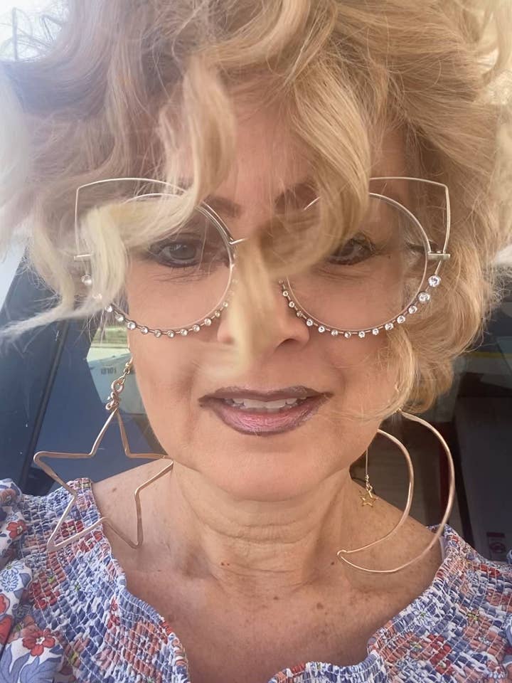 Store måne- og stjerneøreringe for engroshandel hos Angela Catirina Jones