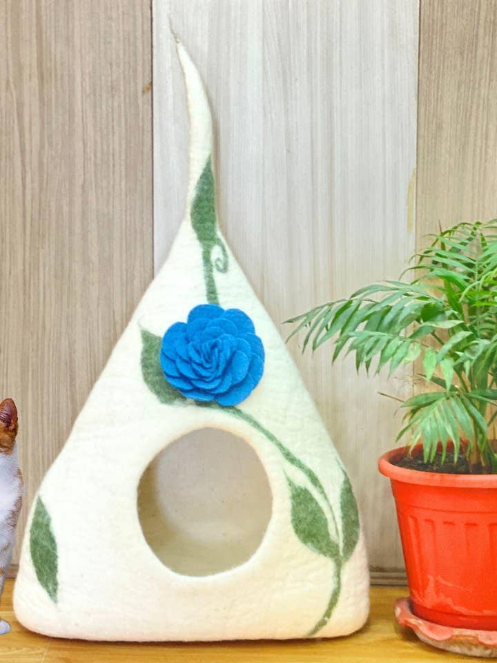 Grotta per Gatti in Feltro di Lana Fatto a Mano - Accogliente Casa per Animali da Interno per la vendita all'ingrosso da parte di Woollyfelt