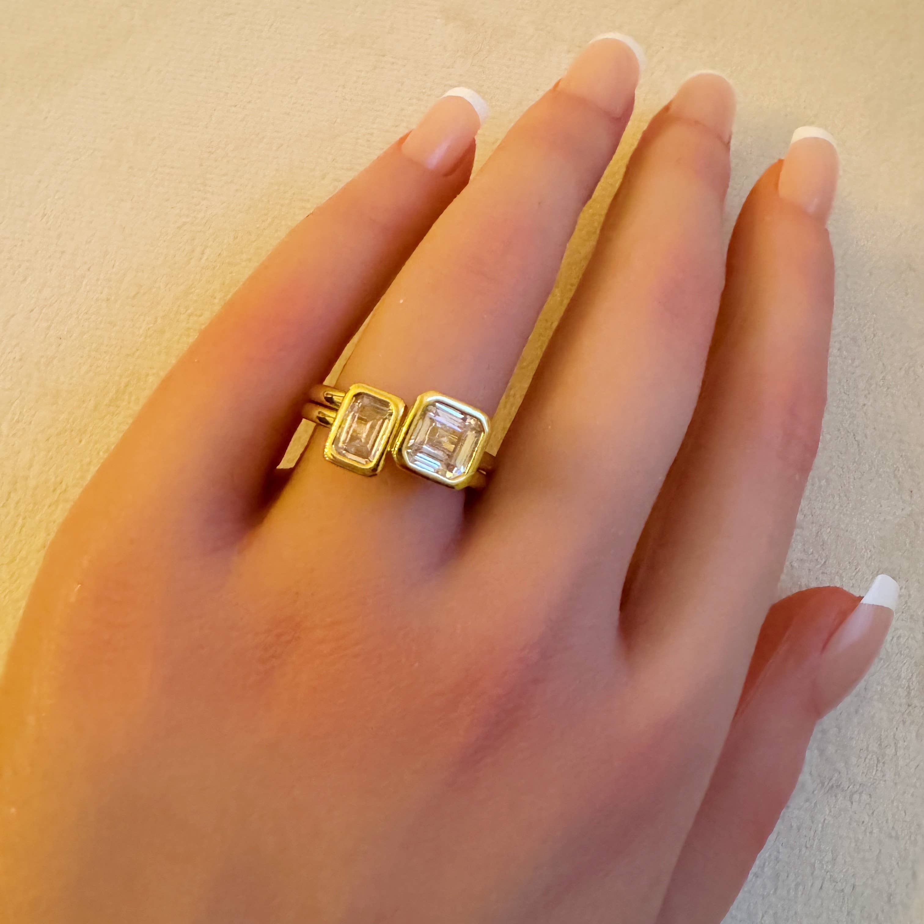 Ellison+Young – wholesale Ring med flera stenar – Asscher Cut Duo Ring Set med 22