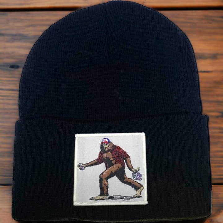 PNW Apparel – Gorro - Unissexo por atacado – Gorro Sasquatch c/ Patch para Pés Grande1