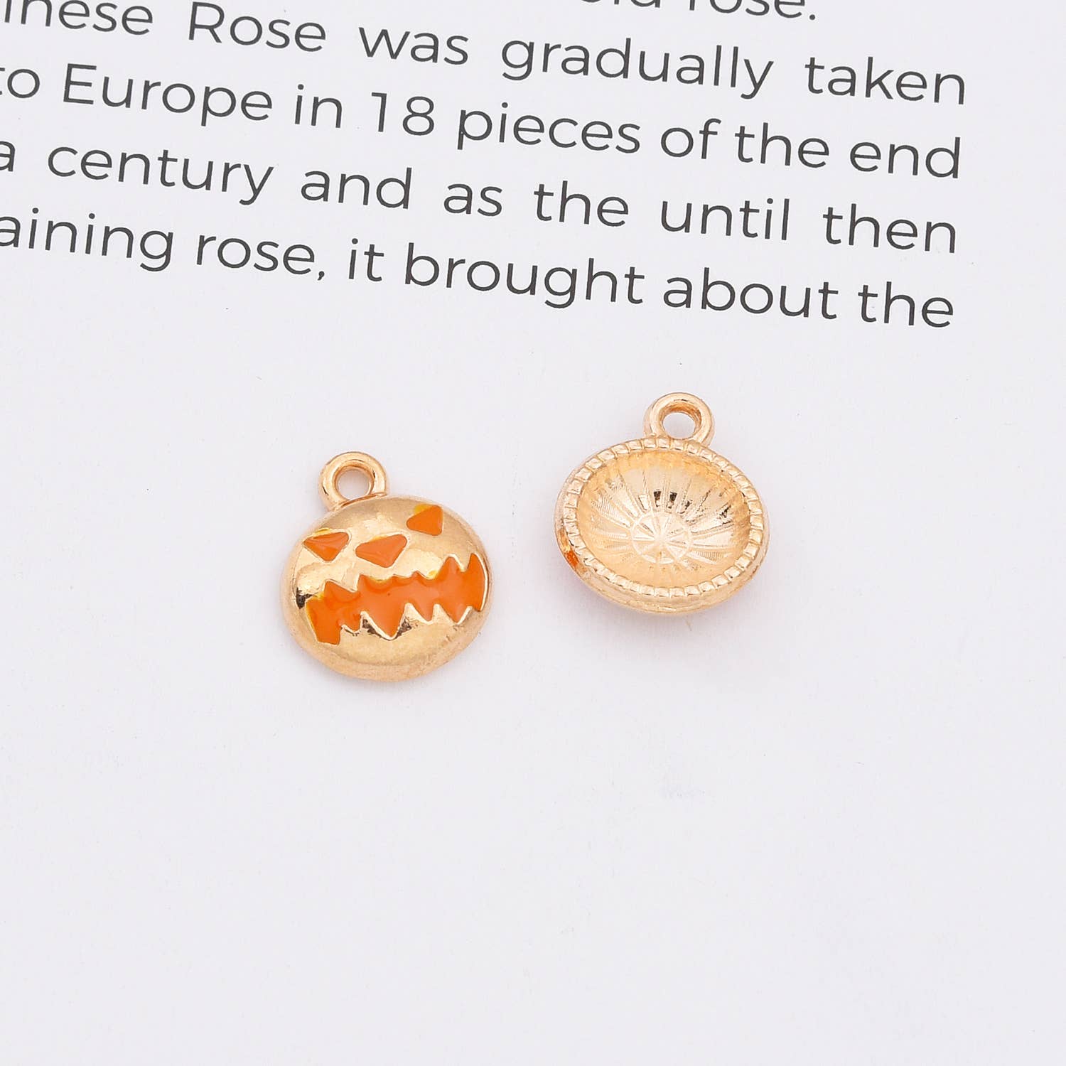 findings4uGem – wholesale Hänge-/berlockhalsband – Guldpläterad Emalj Halloween Fint Berlockhänge, CP215020