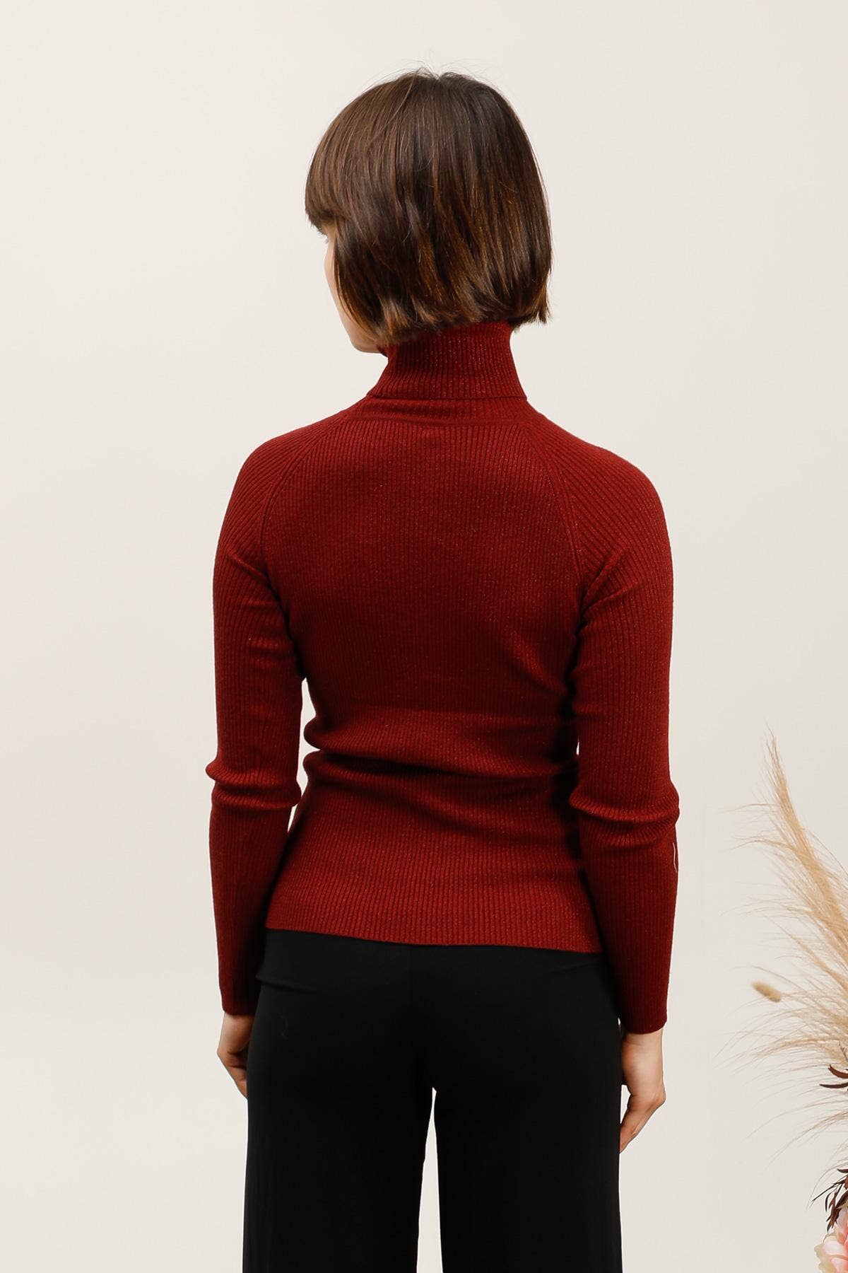 DIX-ONZE - Wholesale Knit Sweater - Women's - Fine Knit Turtleneck Sweater – Elegance & Comfort3