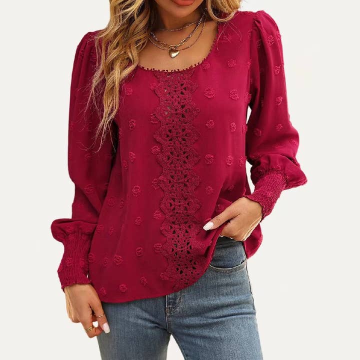 The Moment Collection - Wholesale Blouse - Dames - Altijd trendy Swiss Dot gehaakte top met lange mouwen van mesh