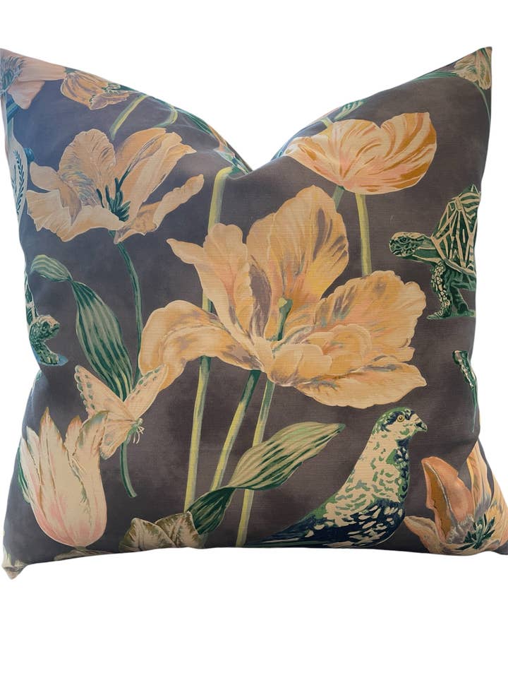 Cuscino Decorativo Nadine Floral (22 pollici) con Inserto in Piuma per la vendita all'ingrosso da parte di Dahlia & Grace pillows