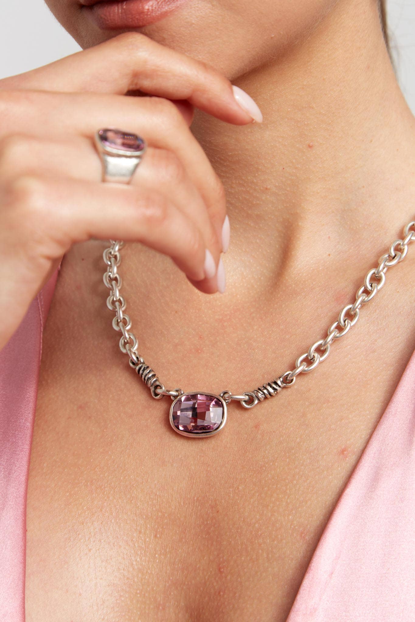 Chanour - Vente Collier ras-de-cou - Collier en étain et cristal rose doux fait main - 39244