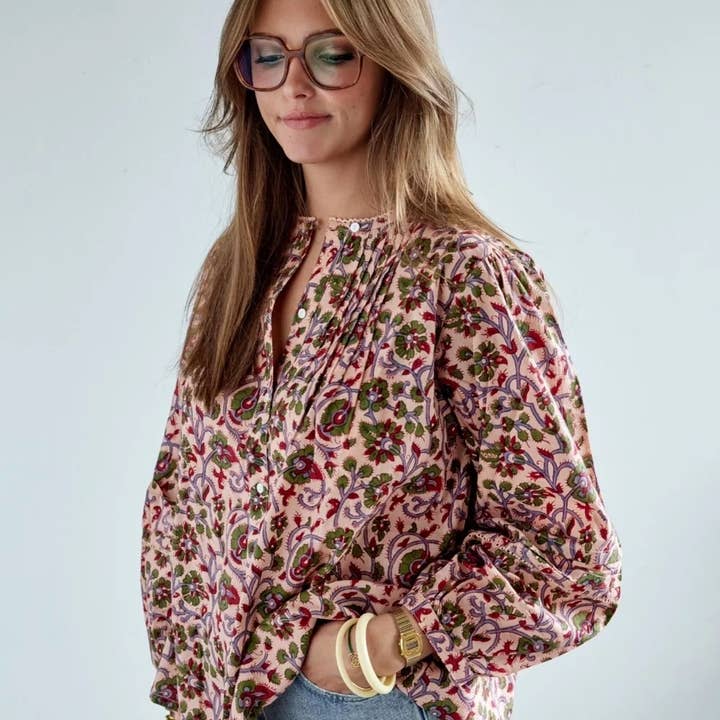 Blouse femme imprimée fleurs Indiennes - Rose et autres tendances Résultats pour creme bohème en vente B2B. Retours gratuits et paiement à 60 jours sur Faire sur Faire.