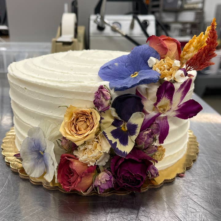 Freshly Preserved - Wholesale Cake/Cupcake Topper - Freeze-dried Edible Pansies1