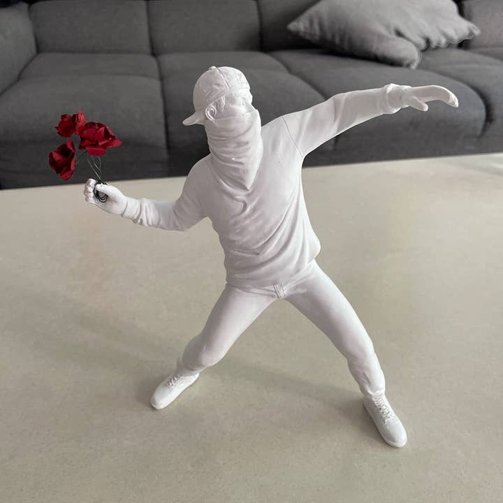 Moderny - Wholesale Decorative Figurine - Banksy Flower Rioter3