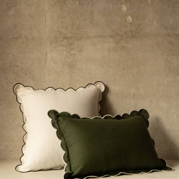 Tomète - Wholesale Chair cushion - The rectangular scalloped linen cushion Forest Green & White4