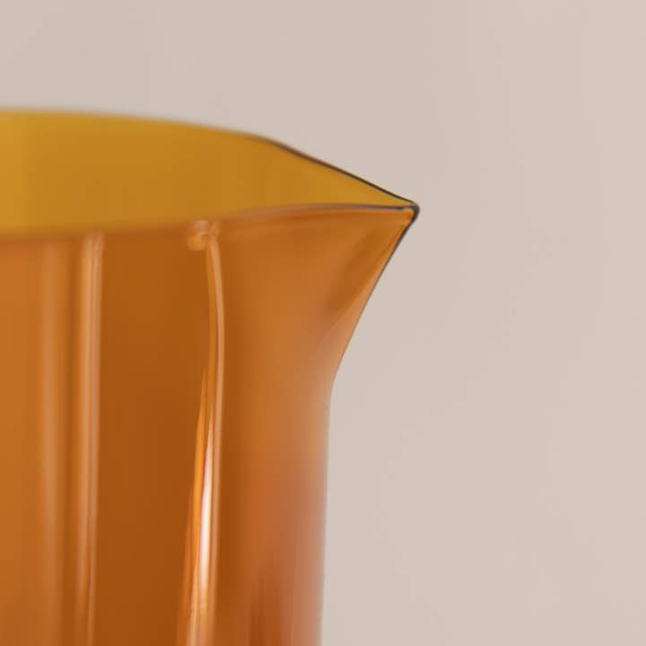 Sophie Lou Jacobsen - Vente Pichets - Pichet Wave, ambre/transparent2