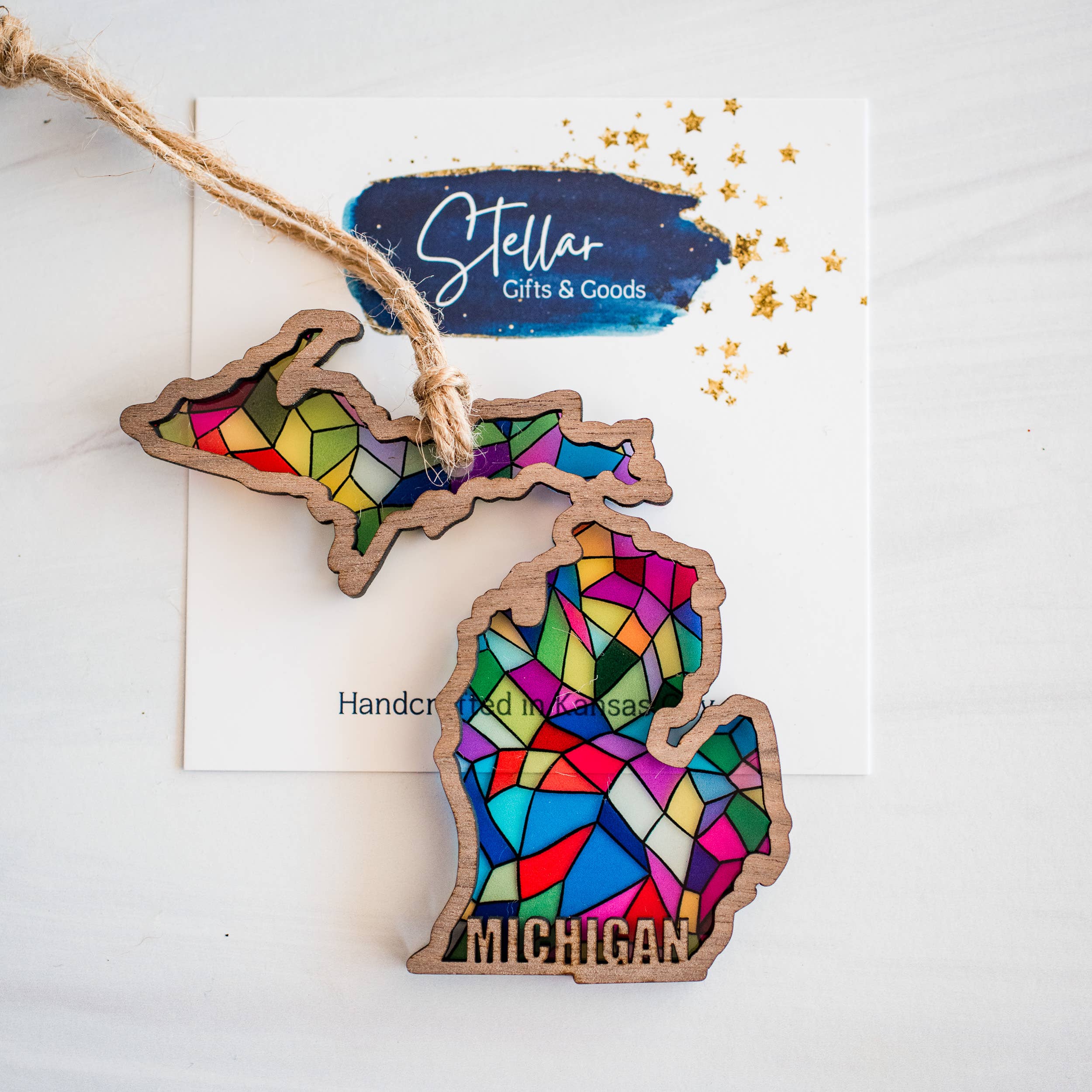 Stellar Gifts & Goods Wholesale - Vente Objets de décoration - Ornements - Vitrail Fête d'État - Noël Local26