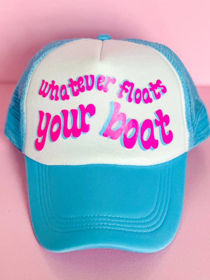 WAT ER OOK DRIJFT OP JE BOOTTRUCKERHOED - BLAUW voor wholesale door BusyBeesPartyCo.