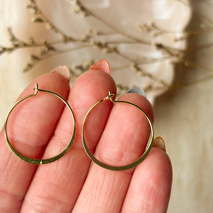 Agaveh girl - Wholesale Hoop Earrings - Lumé Hoops3
