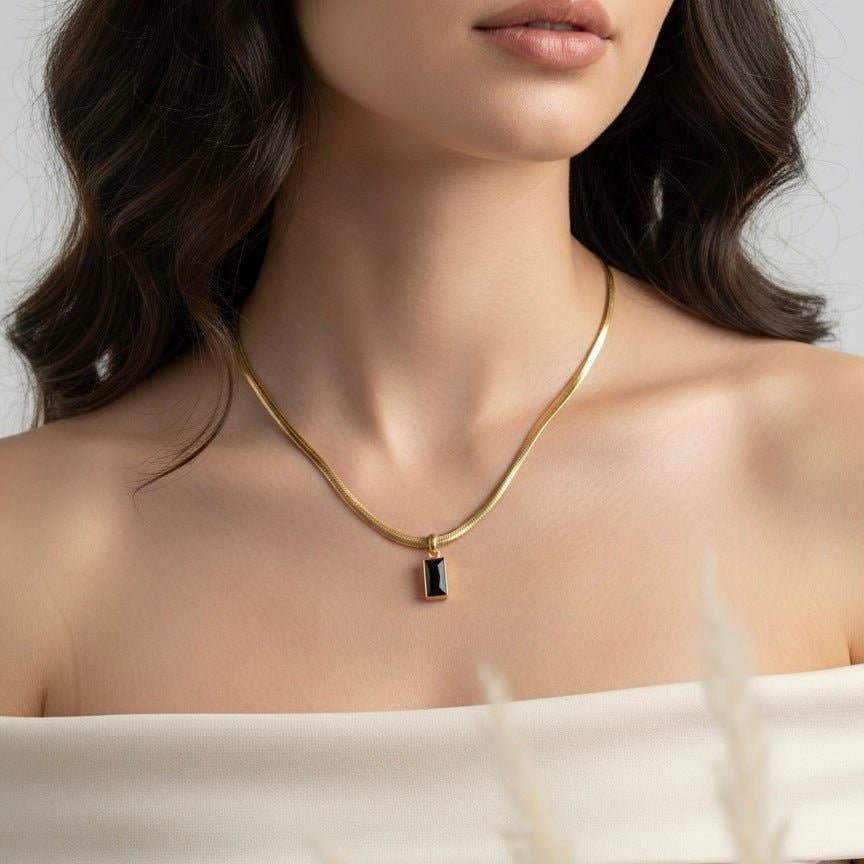 DUESTELLE ITALIA – wholesale Pendant/charm necklace – Eclipse Noir - Necklace with black rectangular pendant0