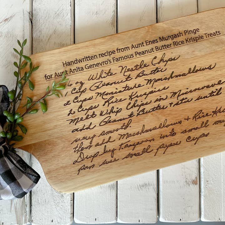 Håndskrevet opskrift indgraveret skærebræt for engroshandel hos Paisley Grace Makery