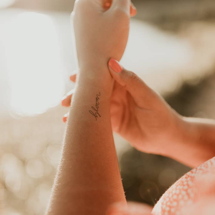 Tatouage temporaire Bloom Calligraphy | Tatouage de peau et de chapeau pour la vente par Words for a Season