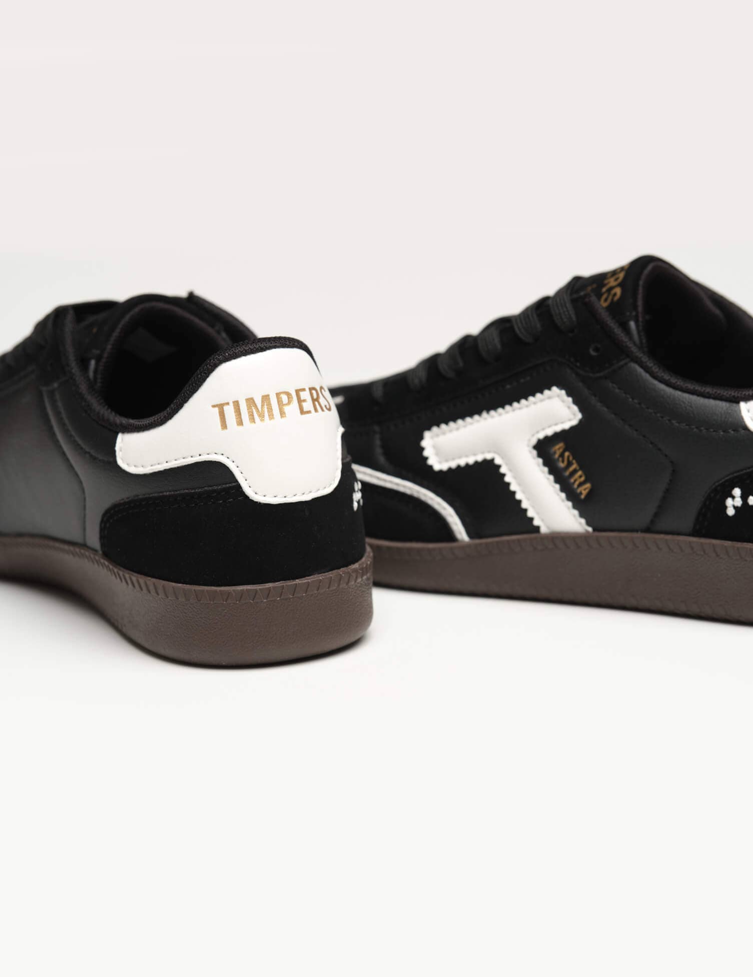 Timpers - Wholesale Lifestyle Sneakers - Unisex - Zapatillas veganas negras diseñadas por personas con discapacidad3