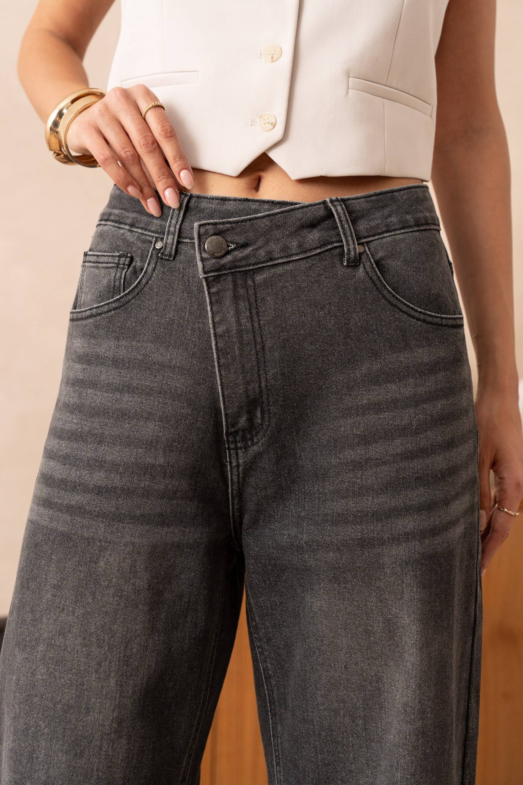 Vivid - Wholesale Jeans - Women's - Double-breasted baggy jeans1