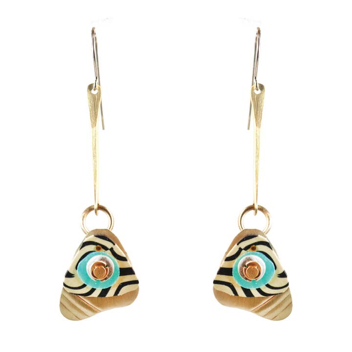 Boucles d'oreilles en forme de tapisserie en pâte polymère, argent sterling et laiton. pour la vente par Whitney Designs Ltd.