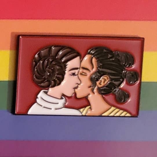 STAR WARS PRINCESS LEIA x REY Lesbian Kiss Pin, lgbtq pride for wholesale by PRIDE PINS