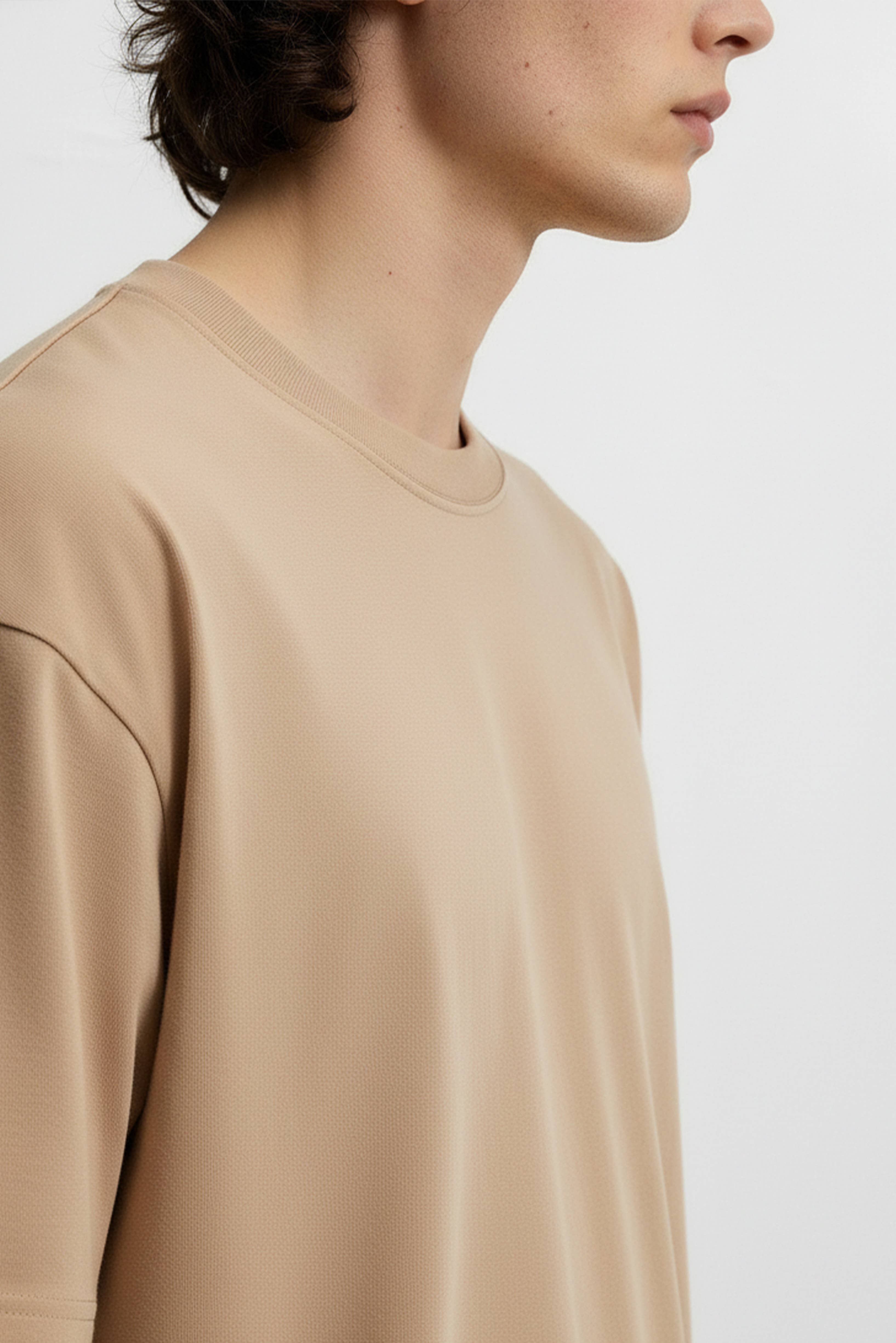 Sand Herr-T-shirt i oversized bomull med kort ärm, sandfärgad för wholesale på Faire2