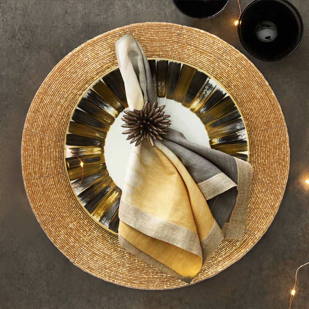 Or Lot de 4 sets de table ronds faits à la main à partir de perles, 14" en vente sur Faire3