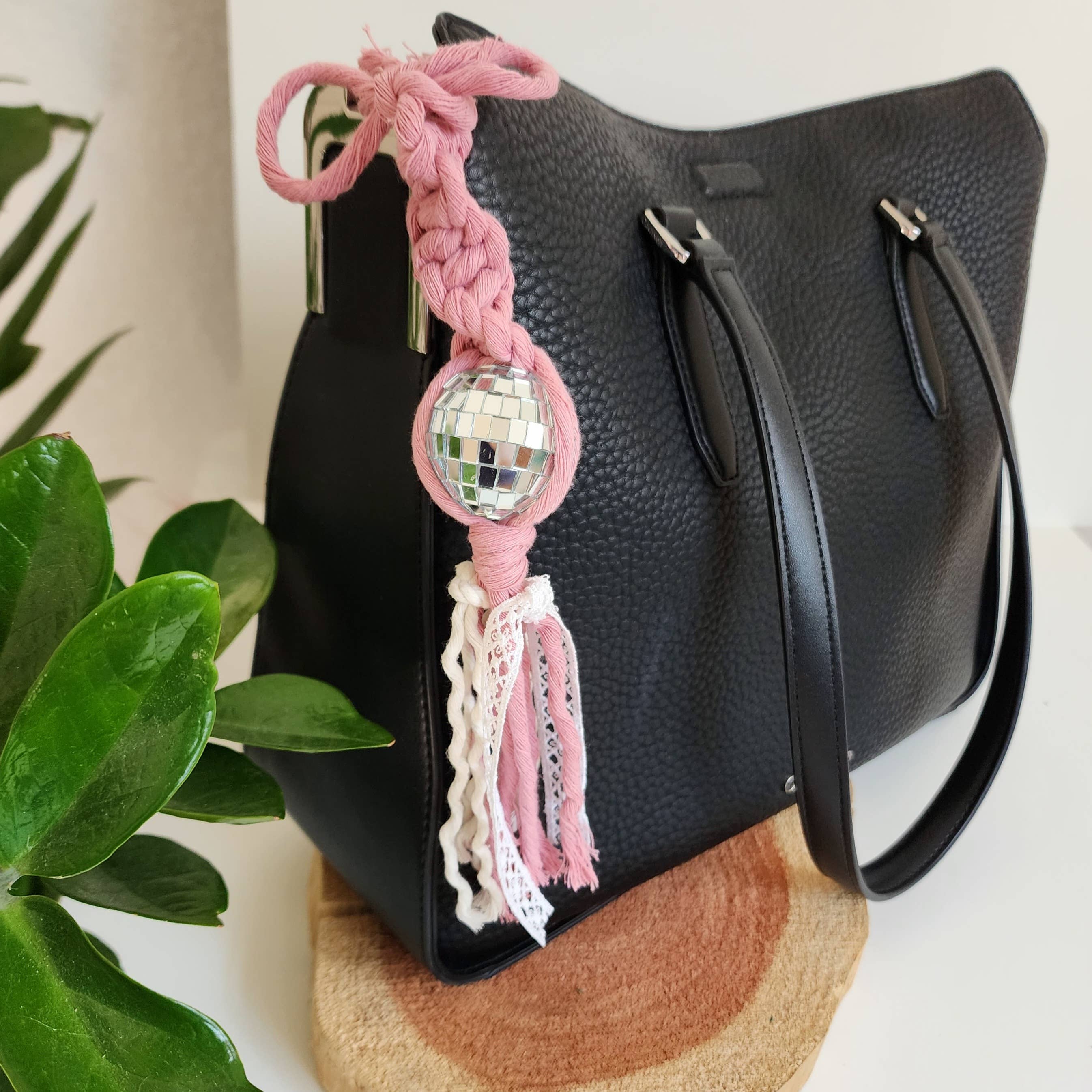 Handmade By Uruba – Amuleto decorativo para carro – Unissexo por atacado – Discoteca Ball Carro Artesanal Charm, Acessório para Carro Espelho Retrovisor2