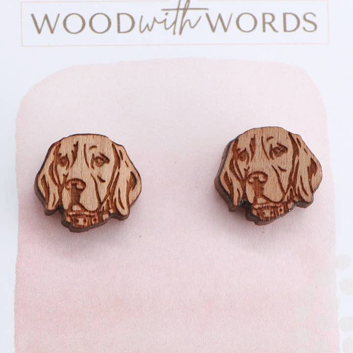 Clous d'oreilles en bois Beagle pour la vente par Wood With Words