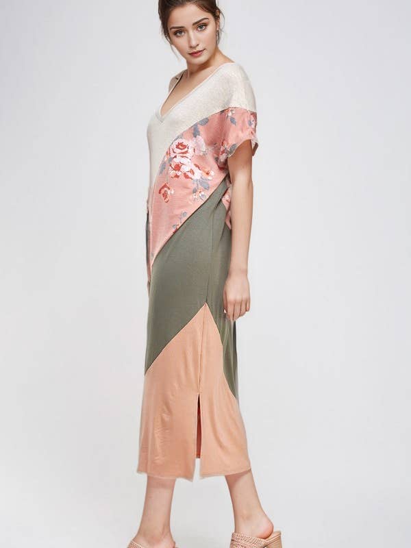 LILLA PLUS STØRRELSE BLOMSTERTRYKT FARVEBLOK KORTÆRMET LANG KJOLE for engroshandel på Faire4