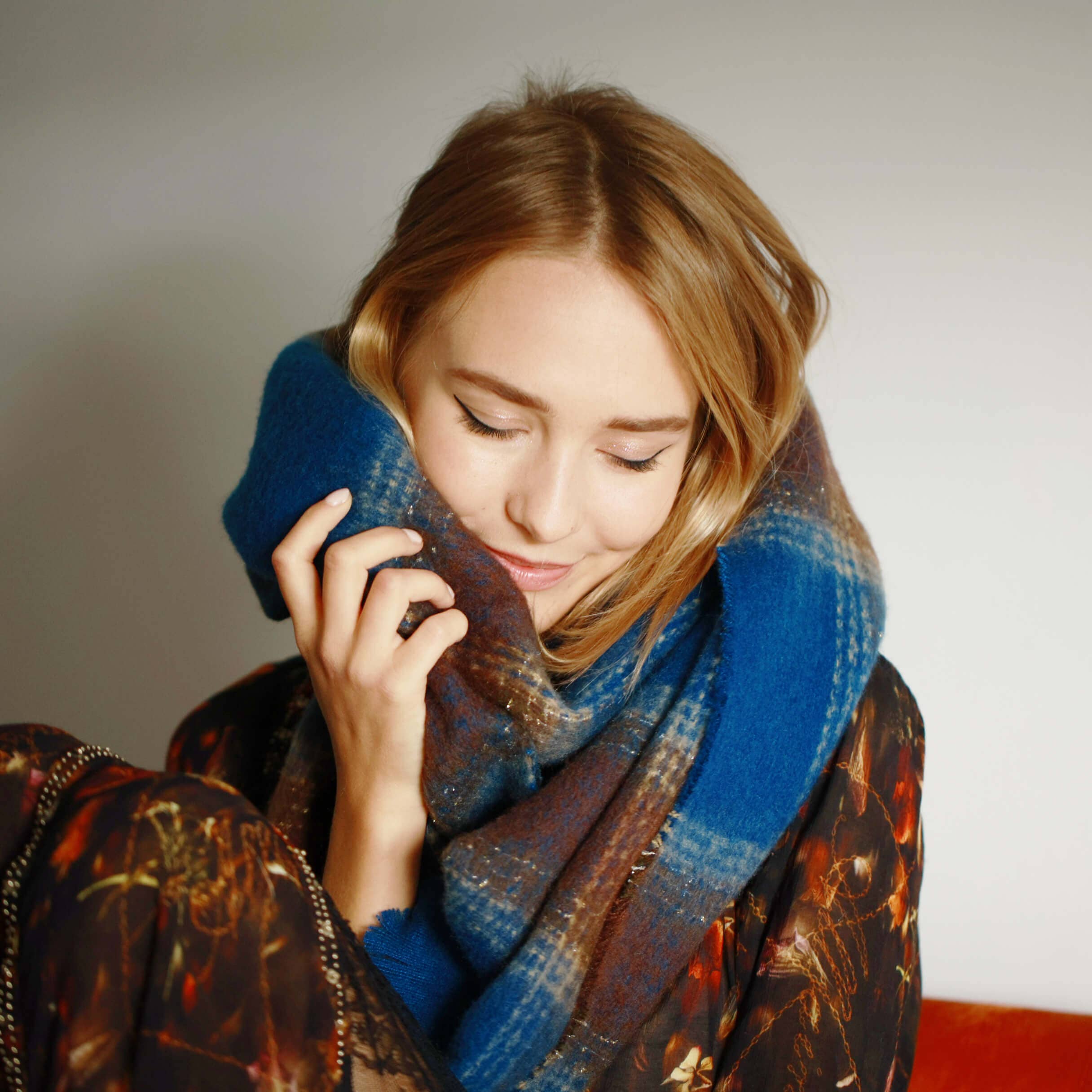 Studio Hop - Vente Écharpe – femme - Écharpe à carreaux dorés scintillants8