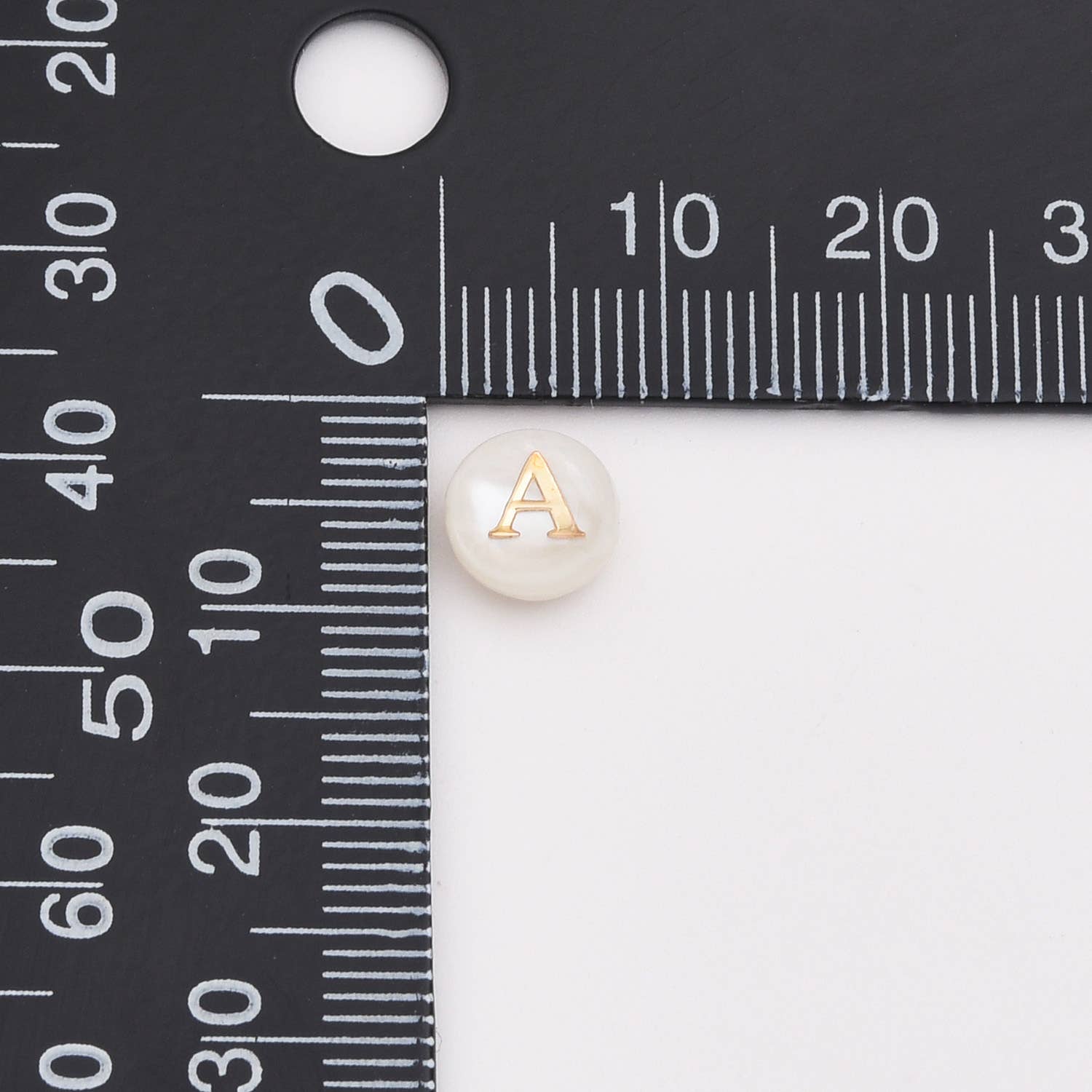 findings4uGem - Wholesale Individual Charm/Pendant - Mother of Pearl Shell Alphabet Initial Letter Beads, BD1741