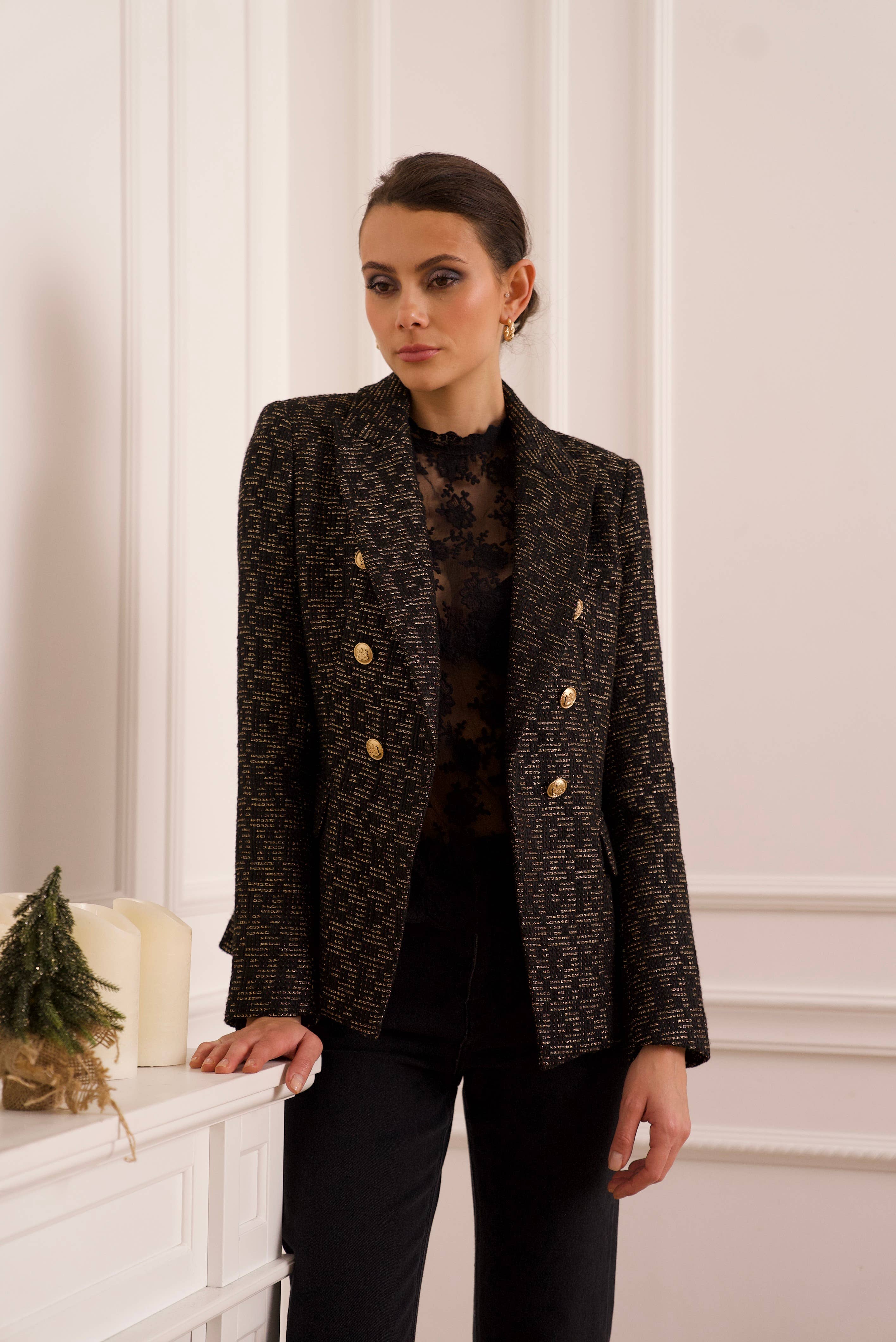 Attentif Paris – Großhandel Blazer – Damen – Schmal geschnittenes Tweed-Blazer-Jackett mit goldenen Streifen27