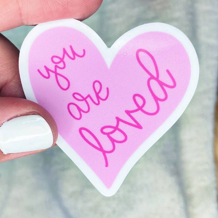 Autocollant « Tu es aimé » 2 x 2 pouces pour la vente par whimsy & zest